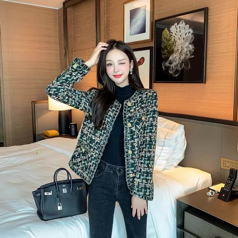 アウター ジャケット ノーカラージャケット 長袖 ラウンドネック ノーカラー フェミニン ウール かわいい 大人可愛い きれいめ 上品 おしゃれ レトロ こなれ感 エレガント モダン 存在感 フォーマ