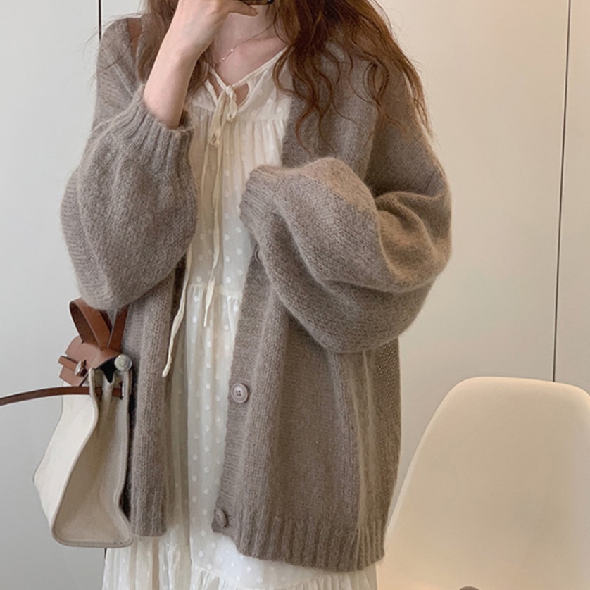 ニット トップス カーディガン 袖あり 長袖 ボリューム袖 萌袖 Vネック ストレート Iライン モコモコ 前開き 編み込み 伸縮性 個性的 ブラウン ベージュ S M L XL こなれ感