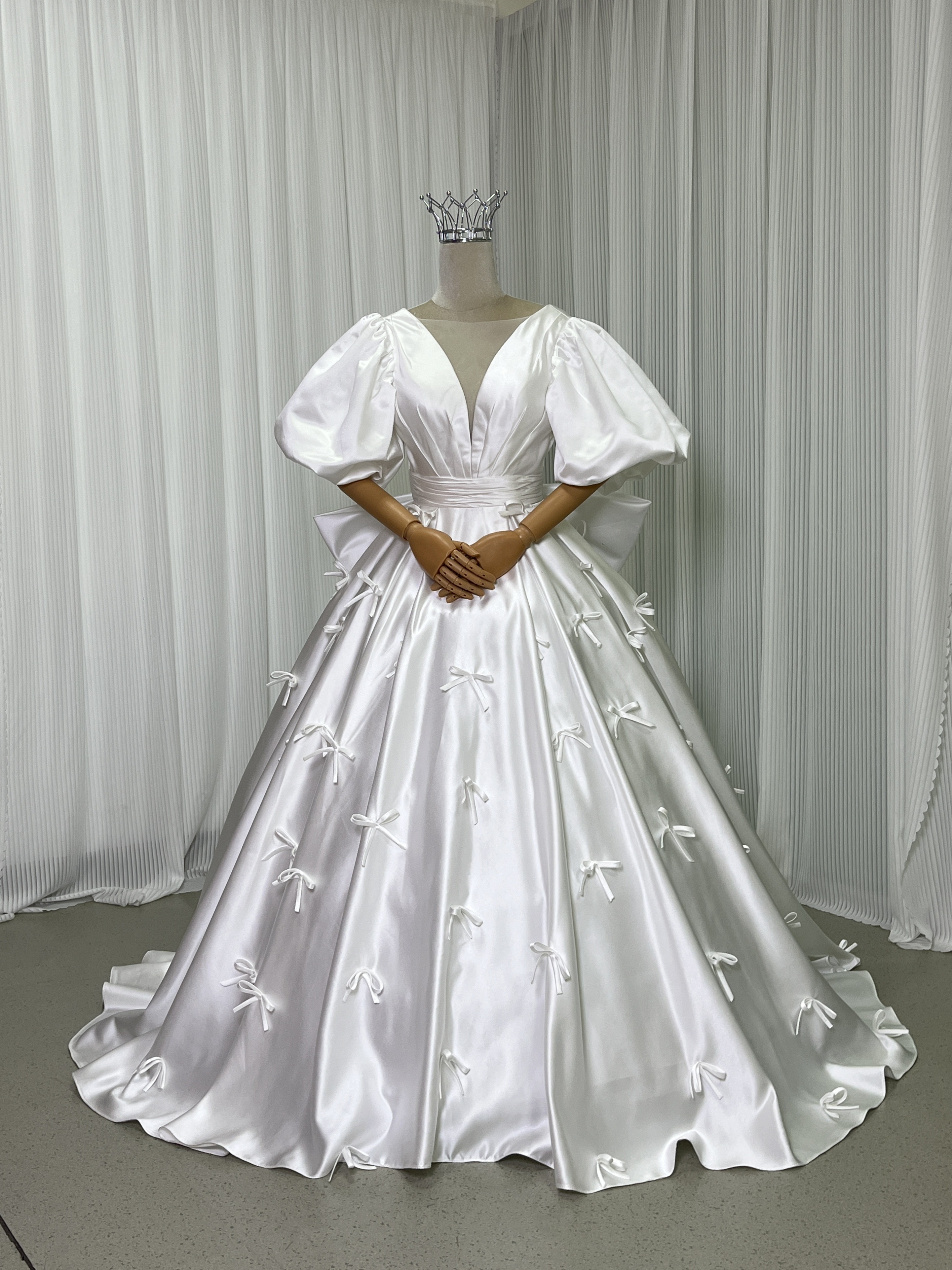 ウエディングドレス プリンセスライン パフスリーブ リボン 背中見せ バックリボン ロングトレーン 披露宴 43,544円