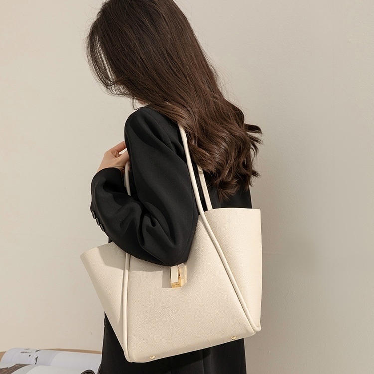 バッグ かばん 鞄 レディースバッグ ショルダーバッグ 通勤バッグ 内ポケット 大き目 大容量 便利 かわいい 大人可愛い きれいめ シンプル カジュアル 大人 上品 おしゃれ かっこいい レトロ