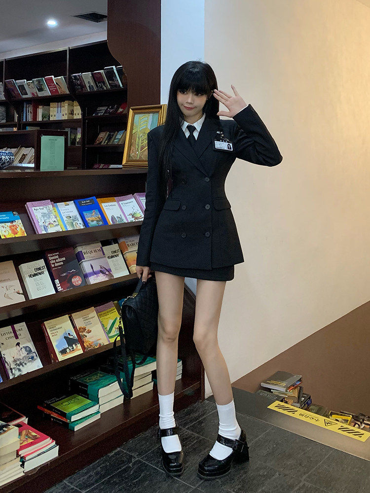 韓国ドラマのヒロインみたい セットアップ 3点セット 韓国ドラマ風 スクールガール 制服風 レディース 秋 冬 テーラードジャケット タイトスカート シャツ ネクタイ付きバッジ付きくびれ