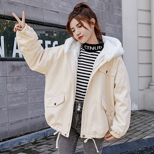 アウター ブルゾン シャンパー 上着 袖あり 長袖 もこもこ モコモコ ふわふわ フード付き 前開き ボア 裏起毛 かわいい 大人可愛い カジュアル おしゃれ お洒落 ラフ キュート ガーリー 無地