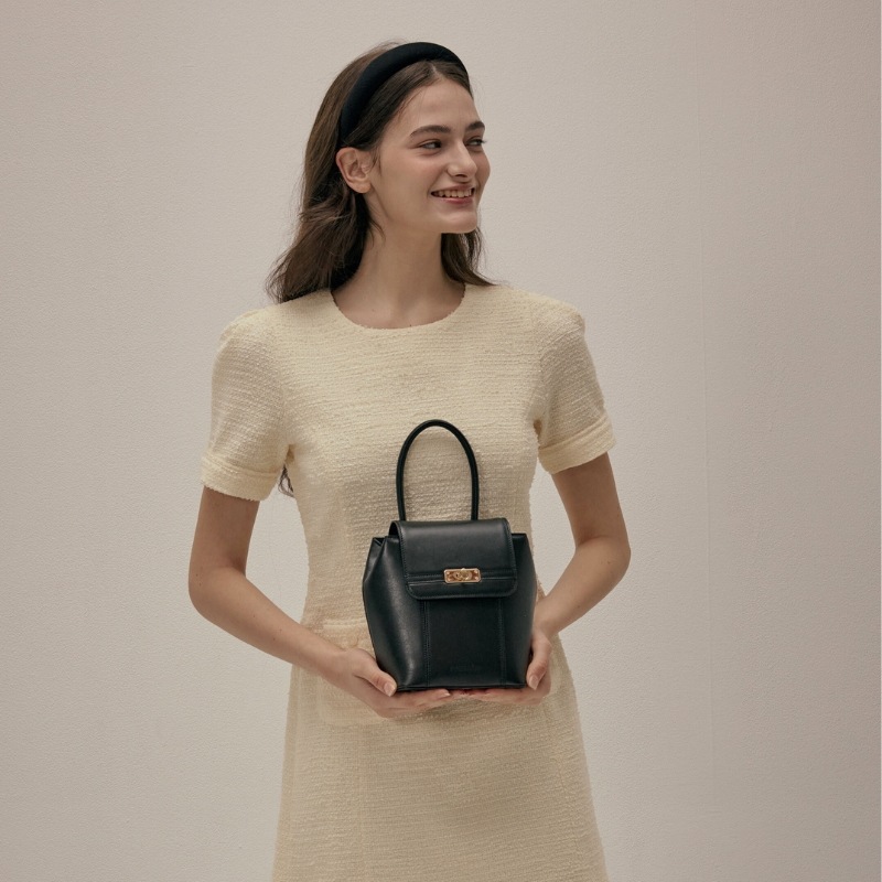 (イタリアの牛革) H Bag - BLACK