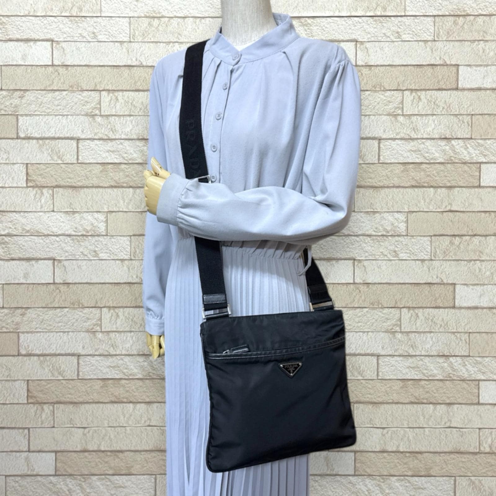 プラダ ショルダーバッグ ナイロン 2VH053 ブラック PRADA 中古