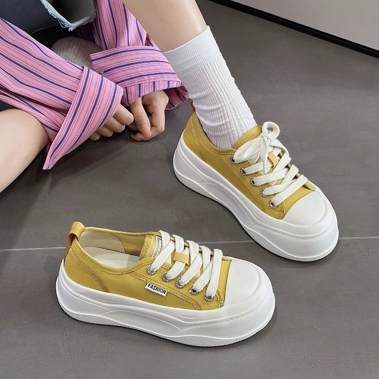 韓国版超軽量メッシュ通気性ホワイトシューズレディース2025年夏新作厚底身長アップ万能薄型メッシュスニーカー