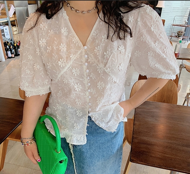 トップス ブラウス カットソー 袖あり 半袖 Vネック レース 刺繍 透け感 かわいい 大人可愛い きれいめ シンプル カジュアル 大人 上品 おしゃれ お洒落 レトロ 大人女子 こなれ感 ラフ