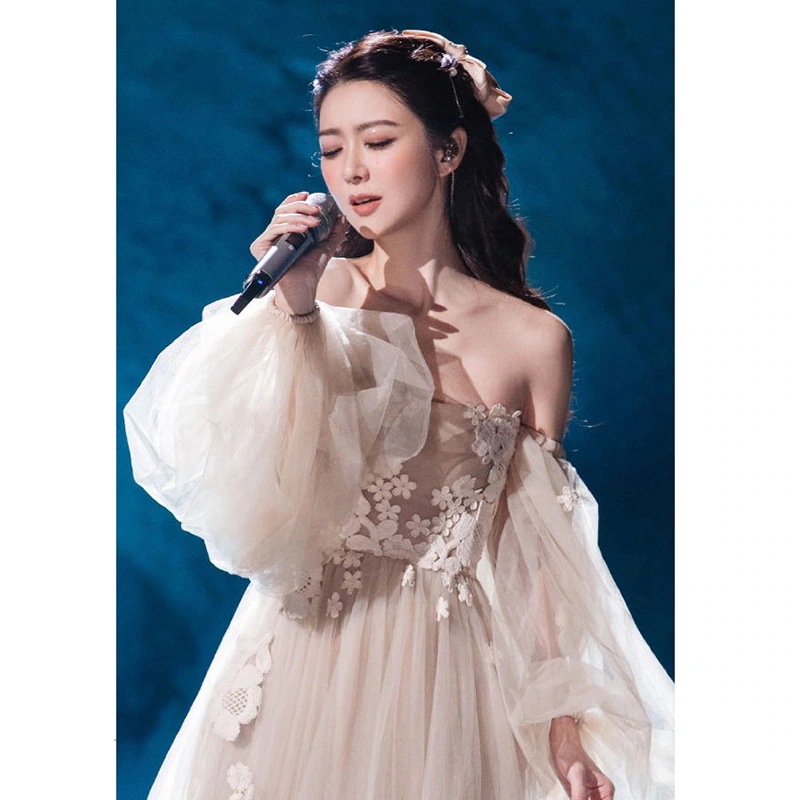 韓国ファッション ウェディングドレスタキシード 二次会 花嫁 海外挙式 お呼ばれドレス フォト 披露宴演奏会用ドレス 発表会 ピアノ Aライン ウエディングドレス オフショル