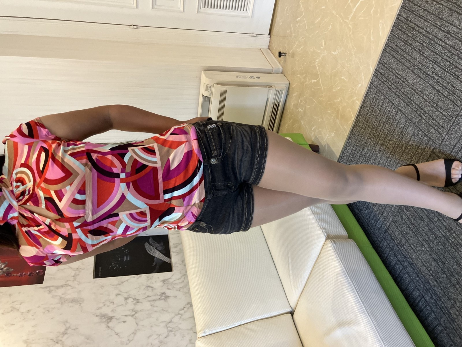 ベルサーチのトップス　ピンク ジオメトリック柄幾何学パターン（38）＆バーバリーブルーレーベルのブラックショートデニム（38）セット　コーデ 6,283円