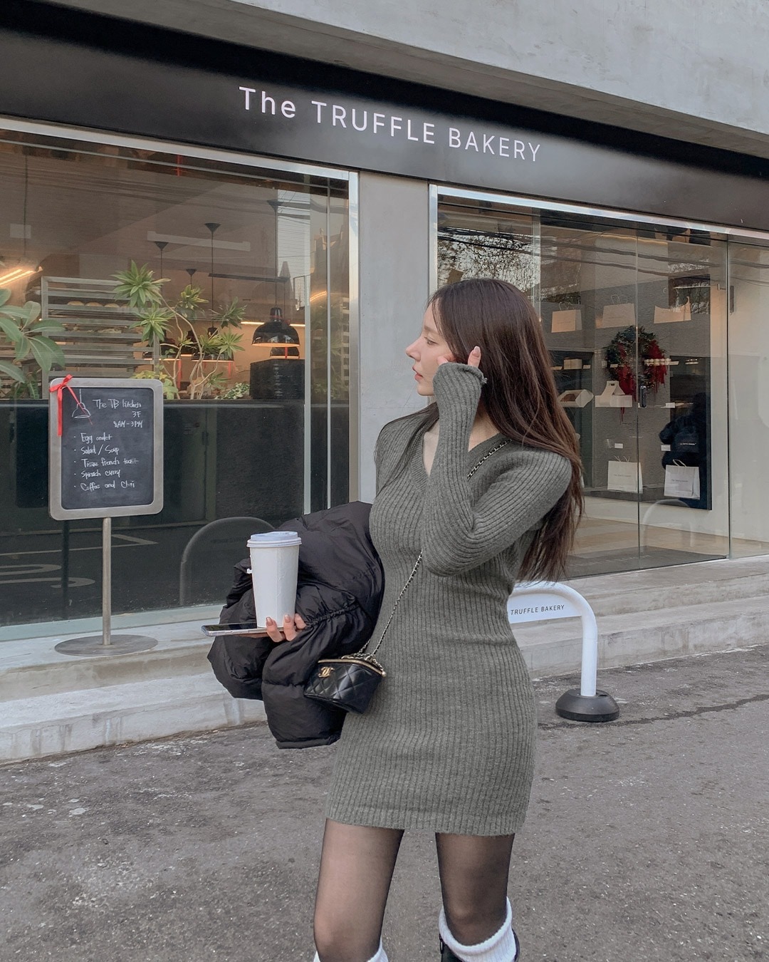 Vネックニットミニワンピース韓国ファッション レディースニットワンピ