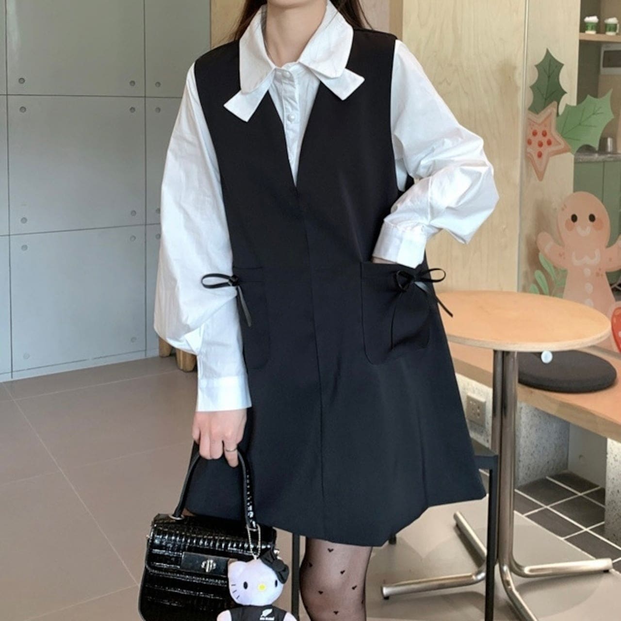 2024秋冬2点セット ワンピース ミニ丈 ジャンパースカート ジャンスカ Vネック リボン トップス シャツ 長袖 秋 白 黒 おしゃれ かわいい 韓国ファッション レディース お出かけ安い