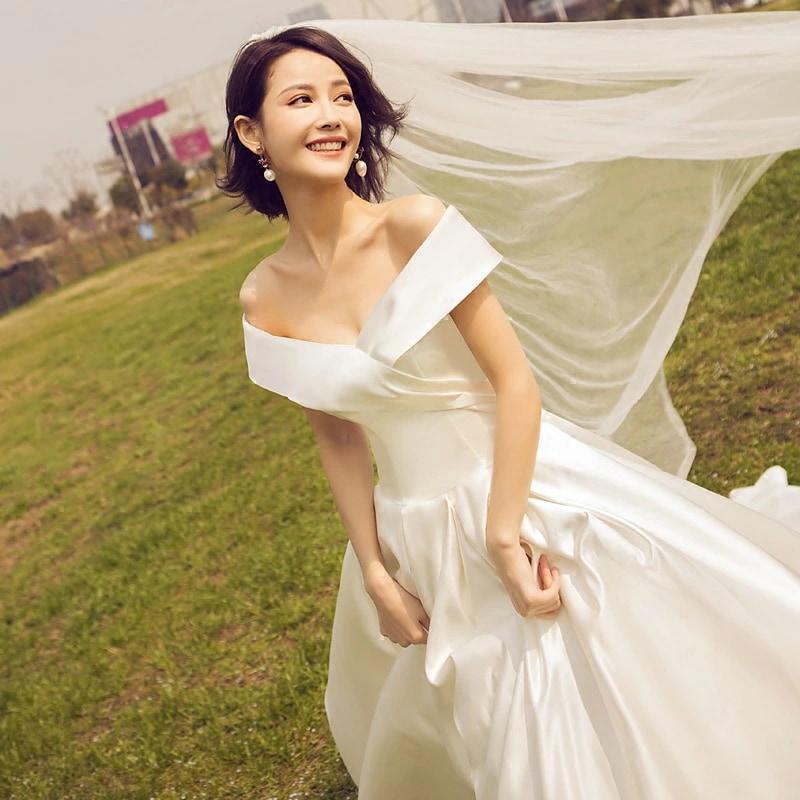 ウェディングドレス パフスリーブ プリンセスドレス 白 結婚式ドレス ビーズ スパンコール 高級感 トレーンドレス 花嫁ドレス オフショルダー ウェディングドレス 二次会ドレス ホワイトドレス キレイ