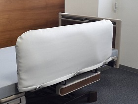 特殊衣料 サイドレールクッションカバー（片面） グレー M 0100