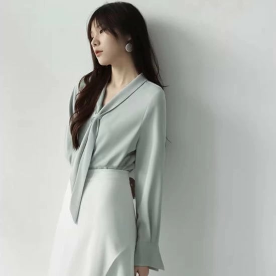 ボウタイブラウス レディース Vネック 長袖 シャツ プルオーバー スカーフ リボン カフス シンプル 無地 リボンタイ フェミニン エレガント 上品 レトロ クラシカル オフィス おしゃれ