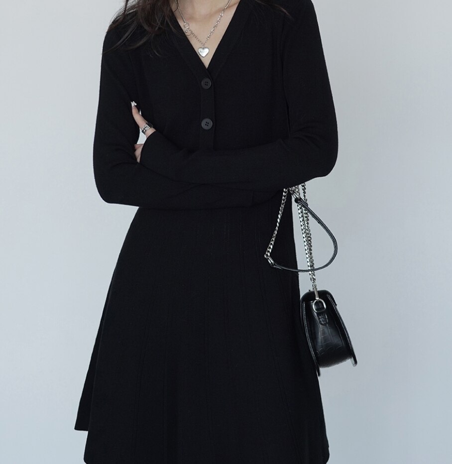 ワンピース デート かわいい 大人可愛い きれいめ シンプル カジュアル 大人 上品 おしゃれ ニット ボタン 長袖 Vネック 無地 プリーツ ミニ丈 ブラック クール S M L 韓国 秋 冬コーデ