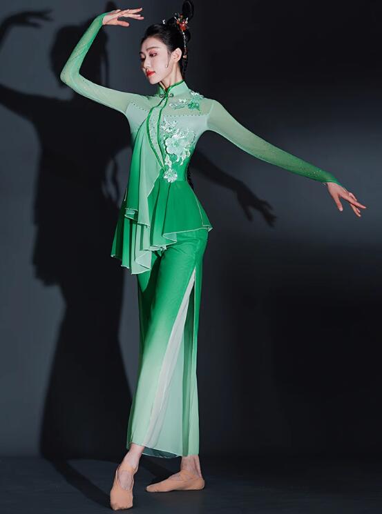 【TIME HOLDER】ダンスセット 社交ダンス 扇子の舞踏服 古典ダンス モダンダンス衣装 中指にかける 民族風ダンスセット 舞台演出服 合唱団 上着きれいな刺繍 大きいサイズ グリーン S M 4,747円