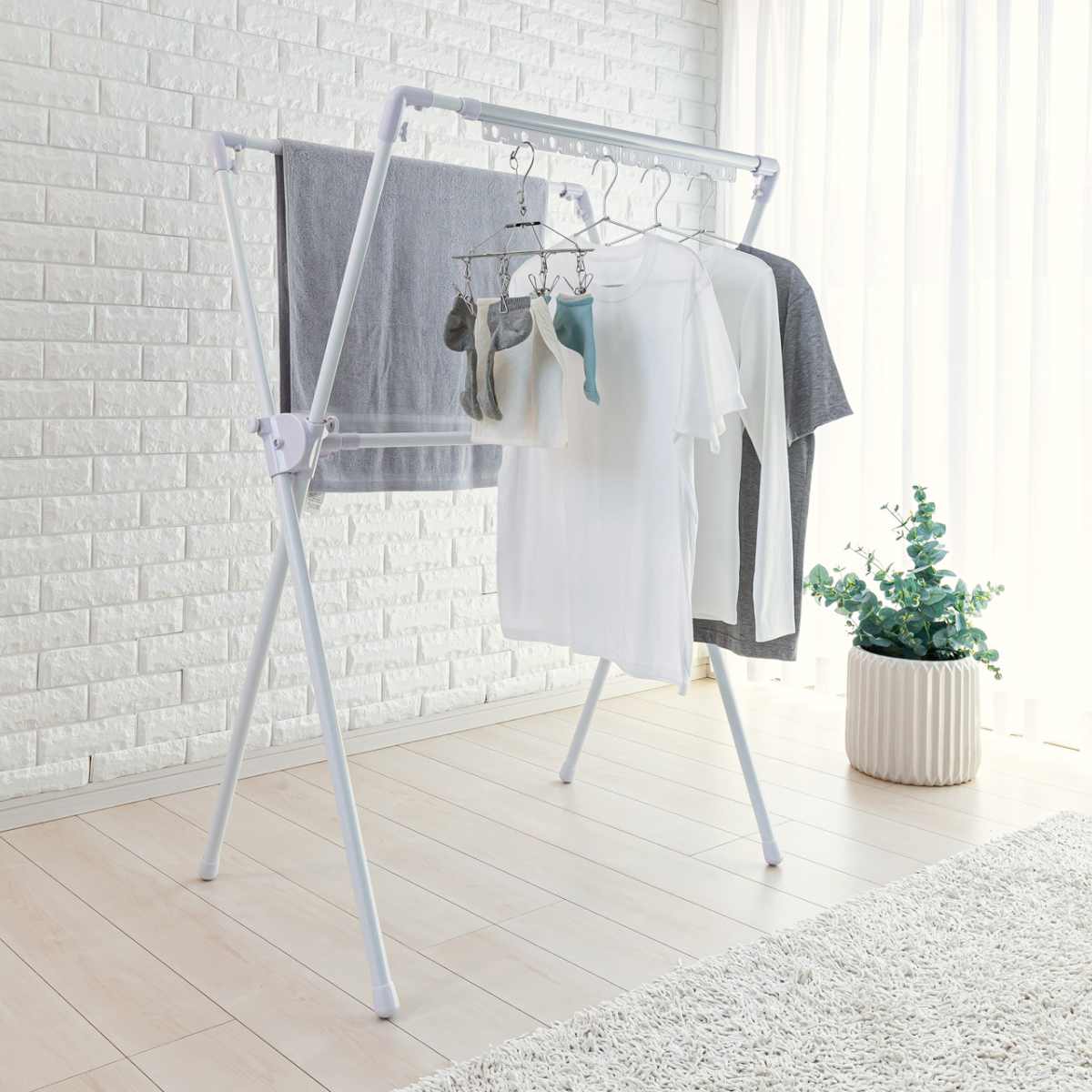 物干し 室内物干し 布団干し 伸縮式 X型 幅 98ー148cm 物干しスタンド 伸縮 ハンガーホルダー付き 折り畳み 室内用物干し 大容量 組み立て簡単 コンパクト 収納 ホワイト 5,442円