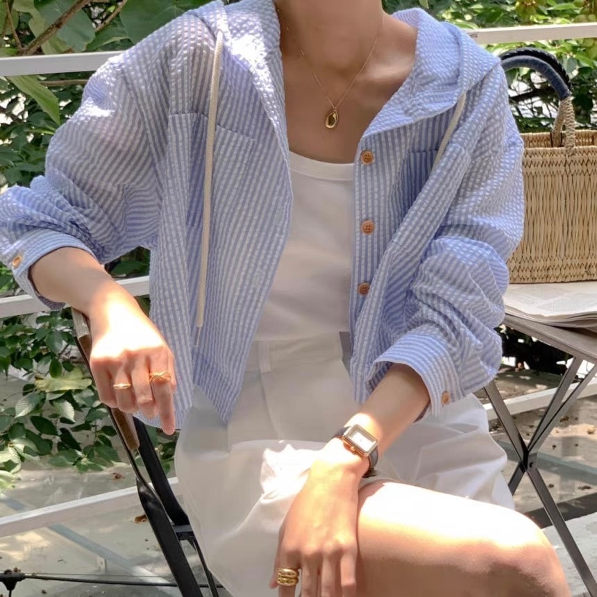 レディース トップス パーカー 羽織 前開き ショート 長袖 フード フェミニン ストリート ポケット ハイウエスト ボタン かわいい 大人可愛い きれいめ シンプル カジュアル おしゃれ かっこいいパーカー