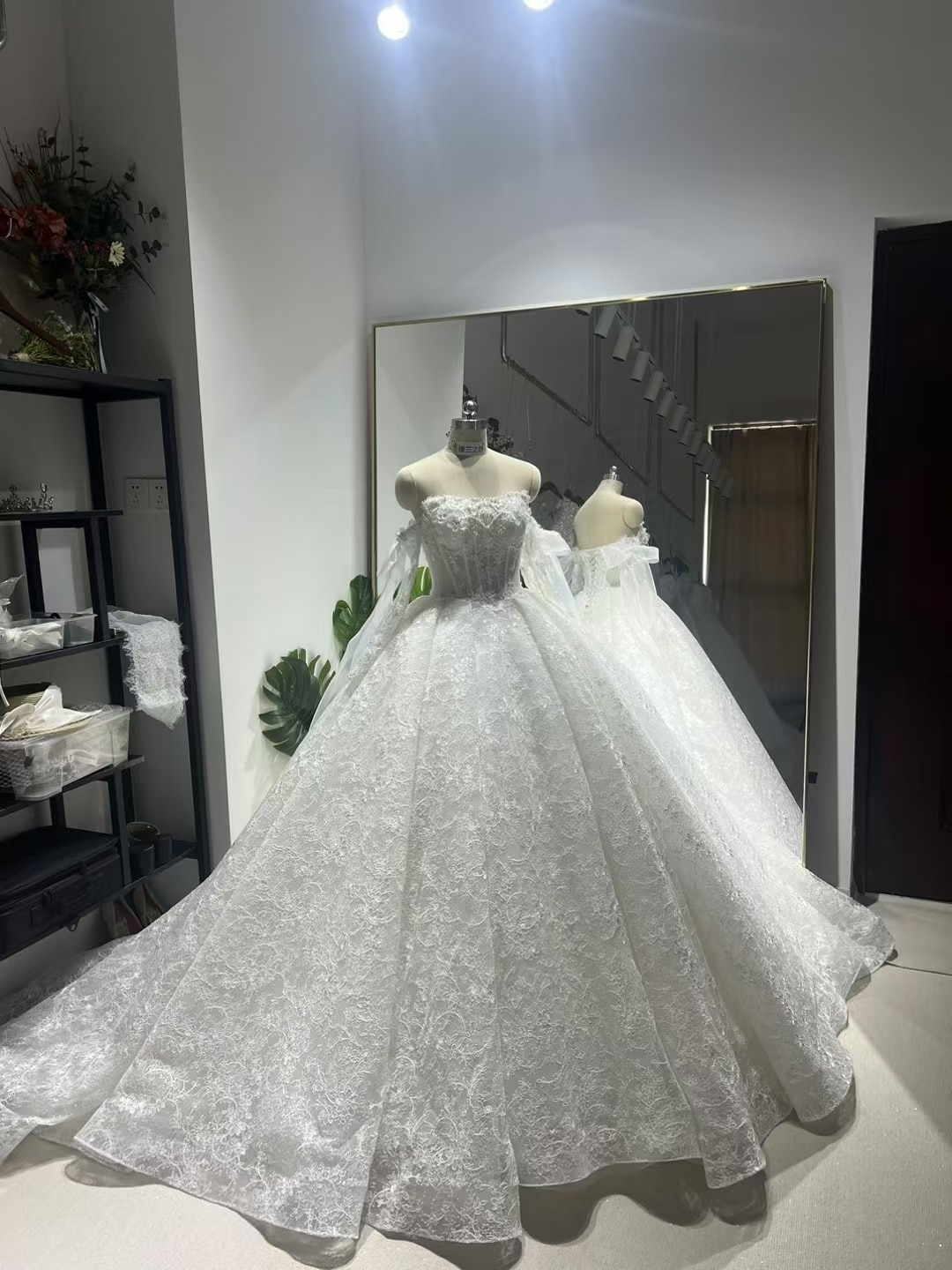 豪華！ウェディングドレス オフショルダー 長袖 贅沢な総レース 韓国風ドレス 拳式/前撮り