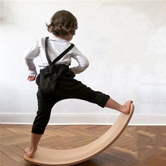 【送料無料】木製バランスボード 子供向け スピン ロック スライド 滑り止め 揺れるバランスボード フェルト付