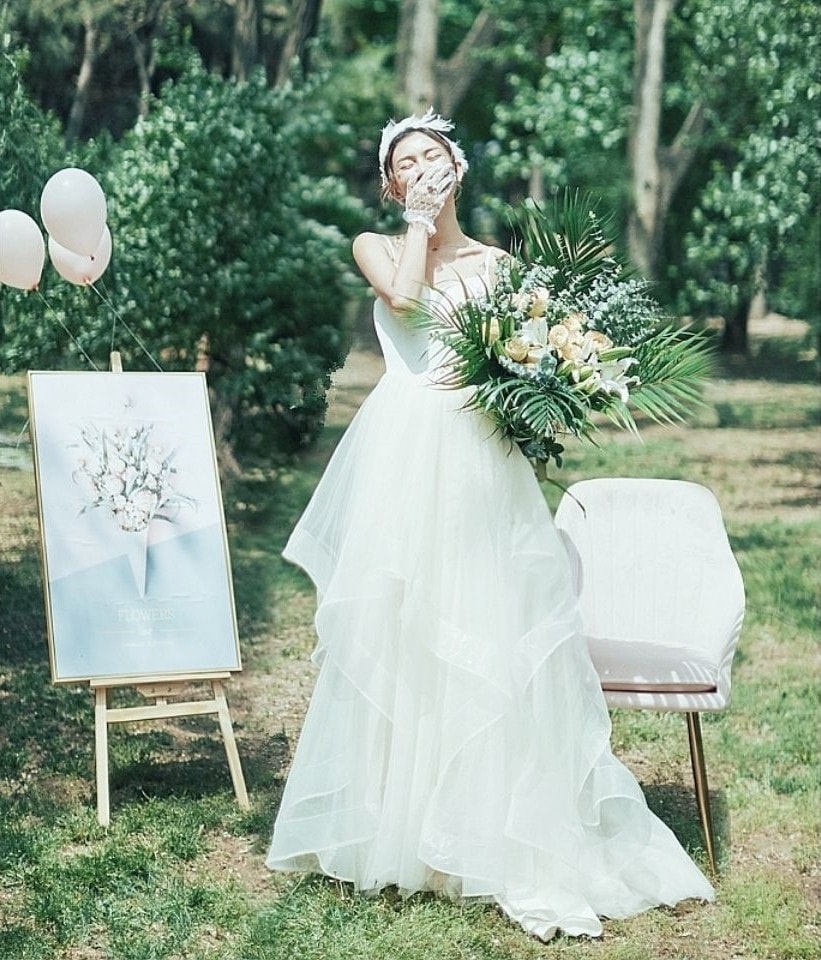 ウエディングドレス 二次会 チュール aライン 花嫁 レディース ロングドレス 前撮り 披露宴 白 ビーチ婚 ブライダル シンプル20代30代 ビーチフォト 可愛い白