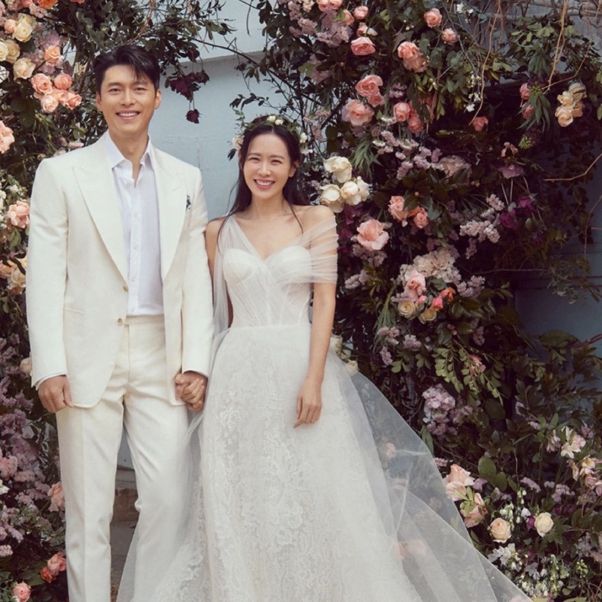 「SIAI」【無.料 2025新入荷·高.品質】【豪華でロマンチックなデザイン！】ウェディングドレス 白 イブニングドレス パーティードレス ワンピース 二次会 結婚式 成人式 演奏会 花嫁 お呼ばれ