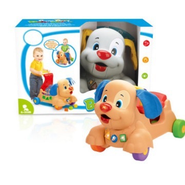 王子様は明かりをたくて子供の寝室の寮のベットの上で眠る明かりの女子学生の贈り物のかわいい王子の小さな夜の明かりを伴って