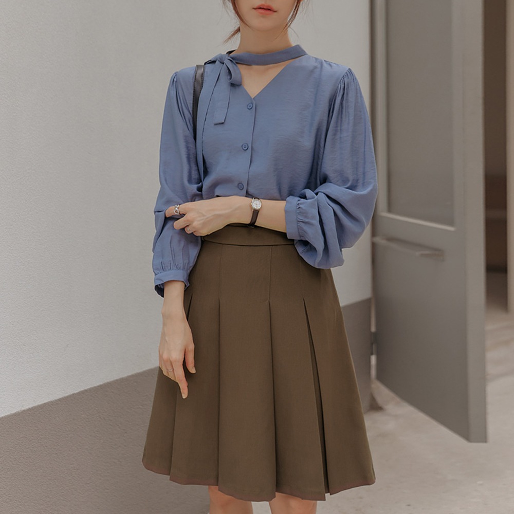 シネアVネックタイブラウス