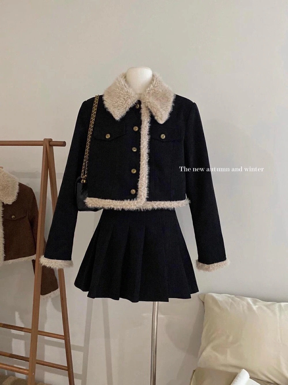 【2枚購入で200円 OFF！急速出荷】レディース秋冬コーデュロイラムウールスーツ ファーステッチキルティングショートジャケット+プリーツスカート2点セット