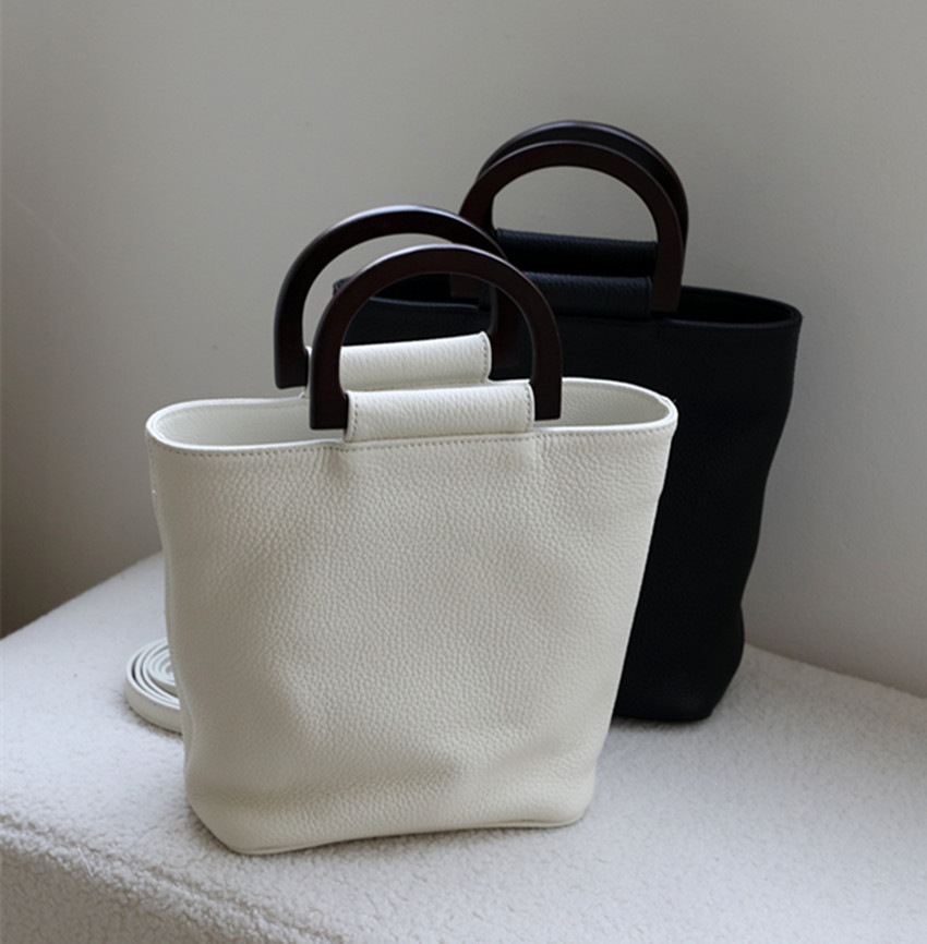 TOGO牛皮トートバッグ 　本革トートバッグ　レディースバッグ　高級感トートバッグ　本革ショルダーバッグ 　通勤通学　大容量バッグ