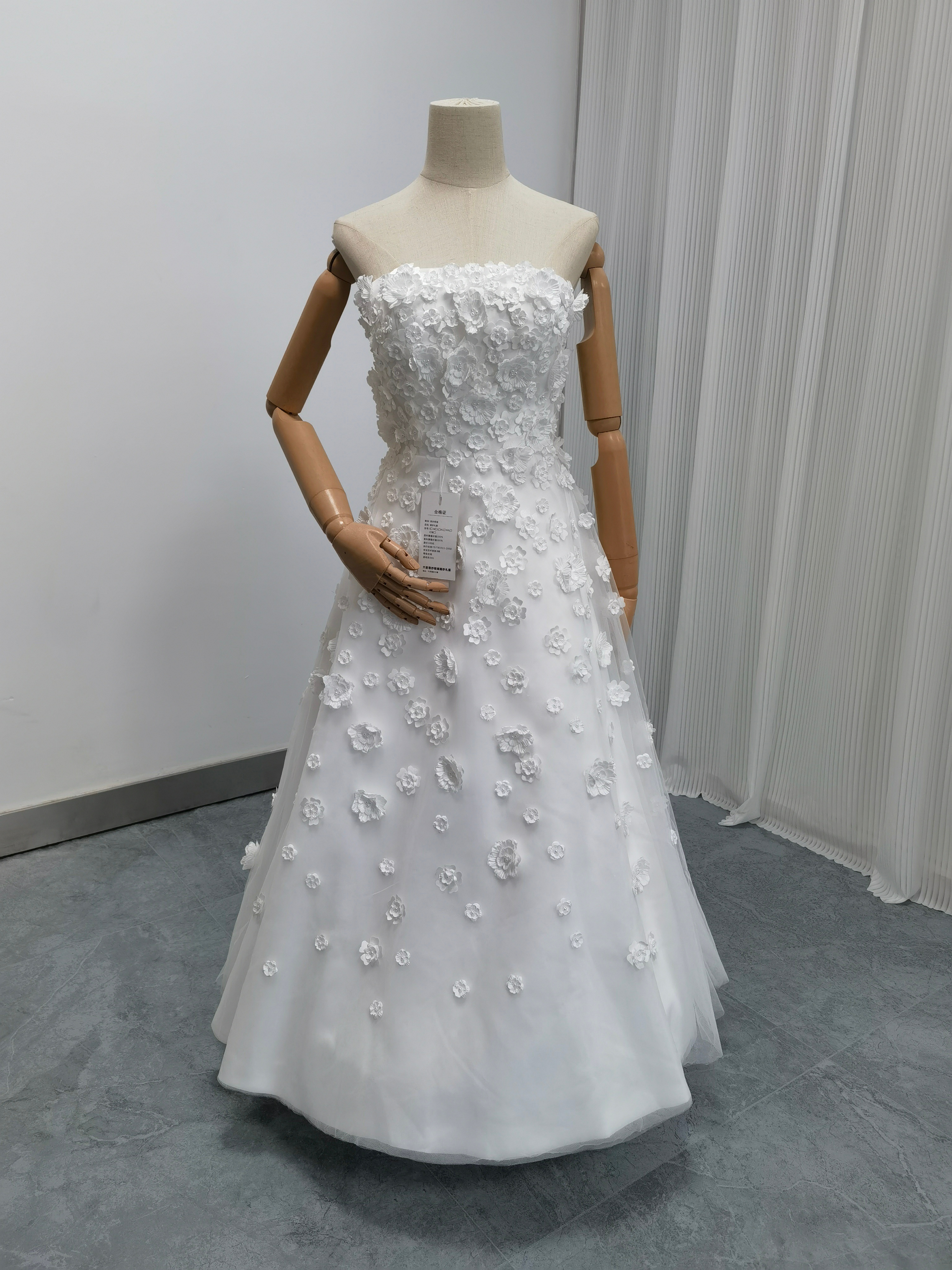 パーティードレス 2次会 ベアトップ ファスナー 3D立体レース刺繍 花モチーフ