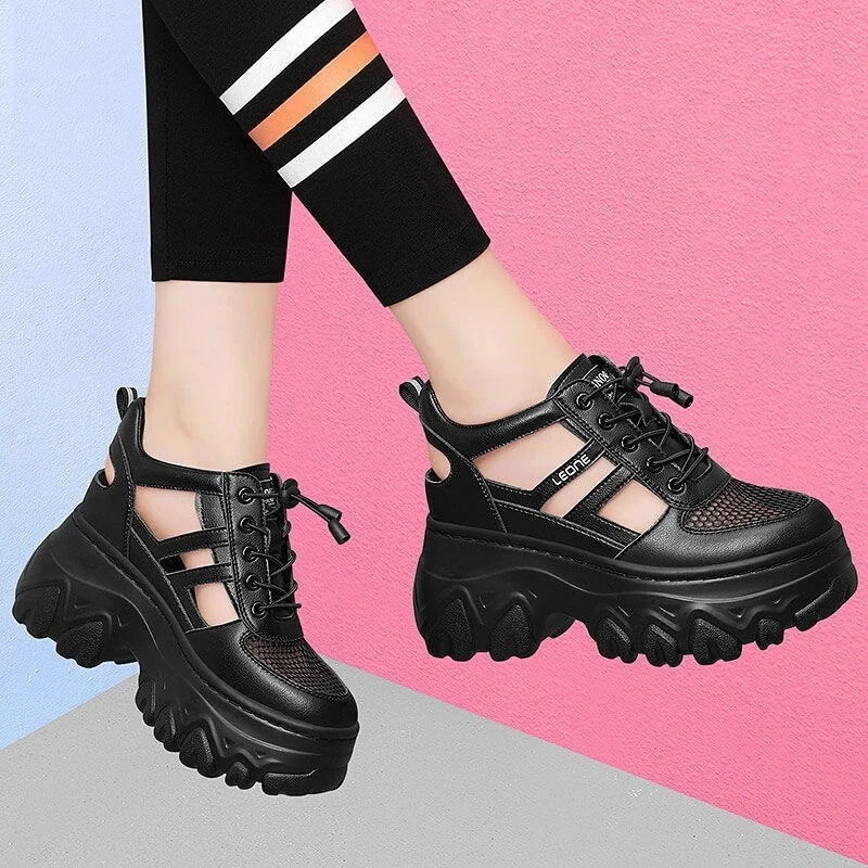 パパシューズ女性夏の薄い網面靴2023年新モデル合わせやすい透かし彫り内増高カジュアルスポーツサンダル女性