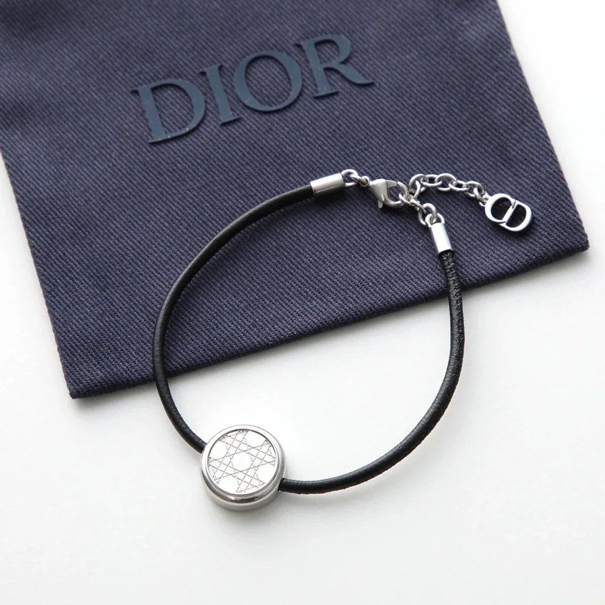 Dior ディオール コードブレスレット B2538HOMLE メンズ レザー ロゴ カナージュ メタルコイン CDチャーム 004 B2538HOMLE_D004