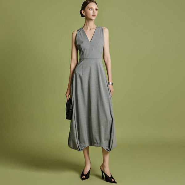 D9553 Vネック フレア ワンピース 21,586円