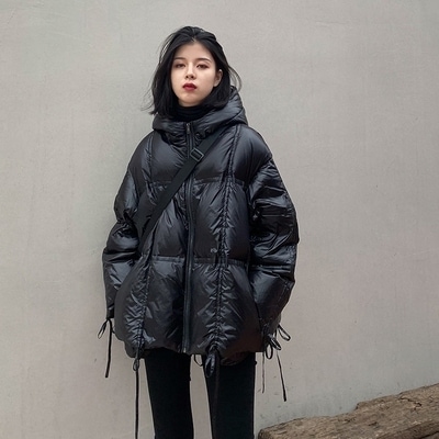 アウター コート ダウンジャケット ミディアム丈 長袖 前開き フード付き ポケットファスナー かわいい 大人可愛い きれいめ シンプル 上品 おしゃれ かっこいい レトロ ラフ こなれ感 個性的ダウンジャケット・コート