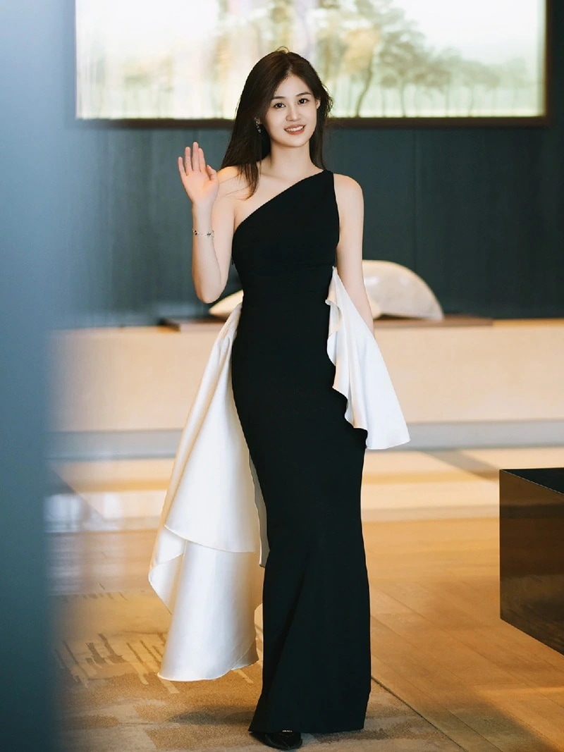 気質高級感2024新作ブラックスパンコールVネックワンピースフィッシュテールワンピース着痩せドレステーマドレス結婚式ドレス演奏会ドレス新年会ドレス