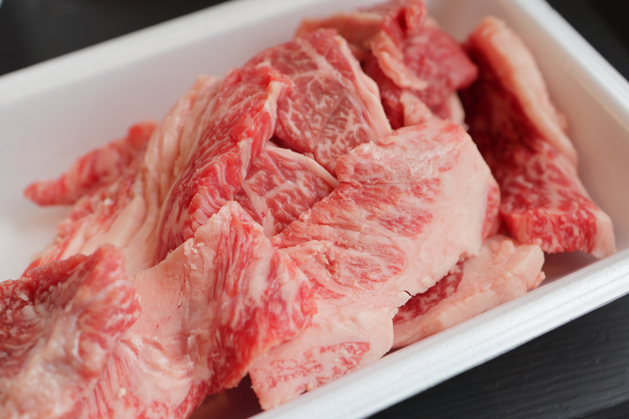 食べ盛りさん大歓喜!黒毛和牛1kg焼肉切り落とし【アトランダム部位で満足の食べ応え】九州産の本格焼肉用（A4~A5）