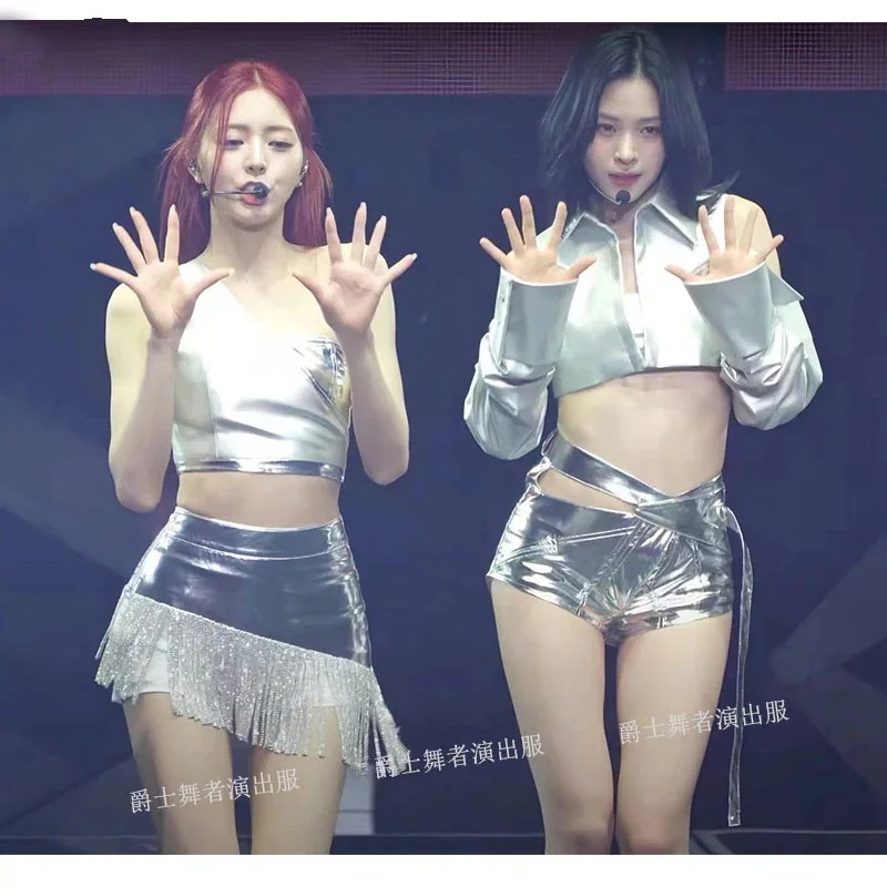 【2枚購入で200円 OFF！急速出荷】Itzy ジャズダンススーツ 2024 シルバースリムステージパフォーマンス衣装