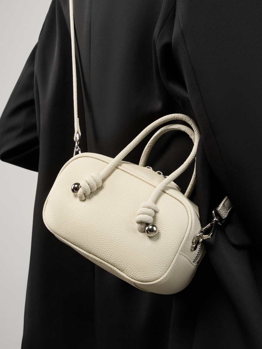 キルティングバッグ新作 本革 防水 大容量 通勤OL リュック ミニバッグ 気質 トートバック 水筒ポーチ ショルダーバッグ 肩掛け 百掛け バックパック高級感 質感 気質 ショルダーバッグ 斜め掛け