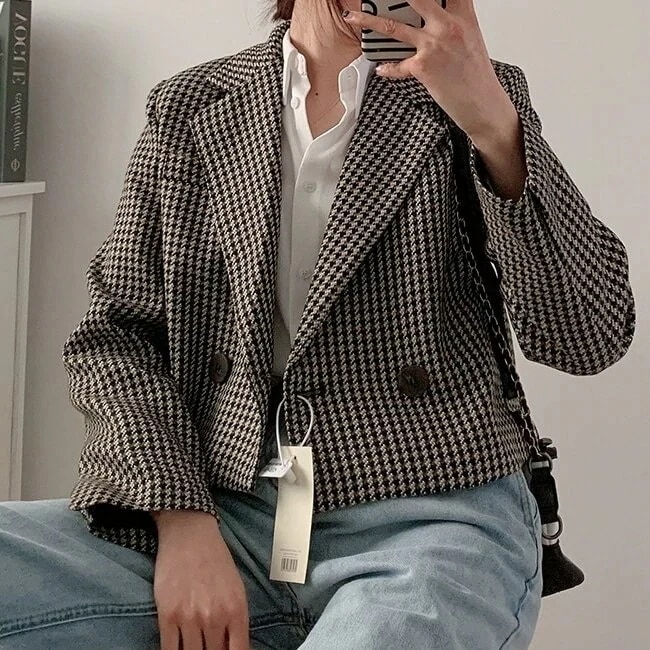 アウター ジャケット レディース かわいい 軽い ショート丈 長袖 襟付き スリム タイト 細身 前開き フロントボタン 黒 ブラック カラー S M L ジャスト 大人可愛い きれいめEC353 V