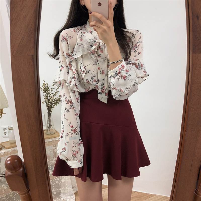 Vネック 花柄 シフォン ブラウス トップス シャツ 袖あり 長袖 フリル リボン 透け感 かわいい 大人可愛い きれいめ シンプル カジュアル 大人 上品 おしゃれ お洒落 大人女子 こなれ感 ラブ