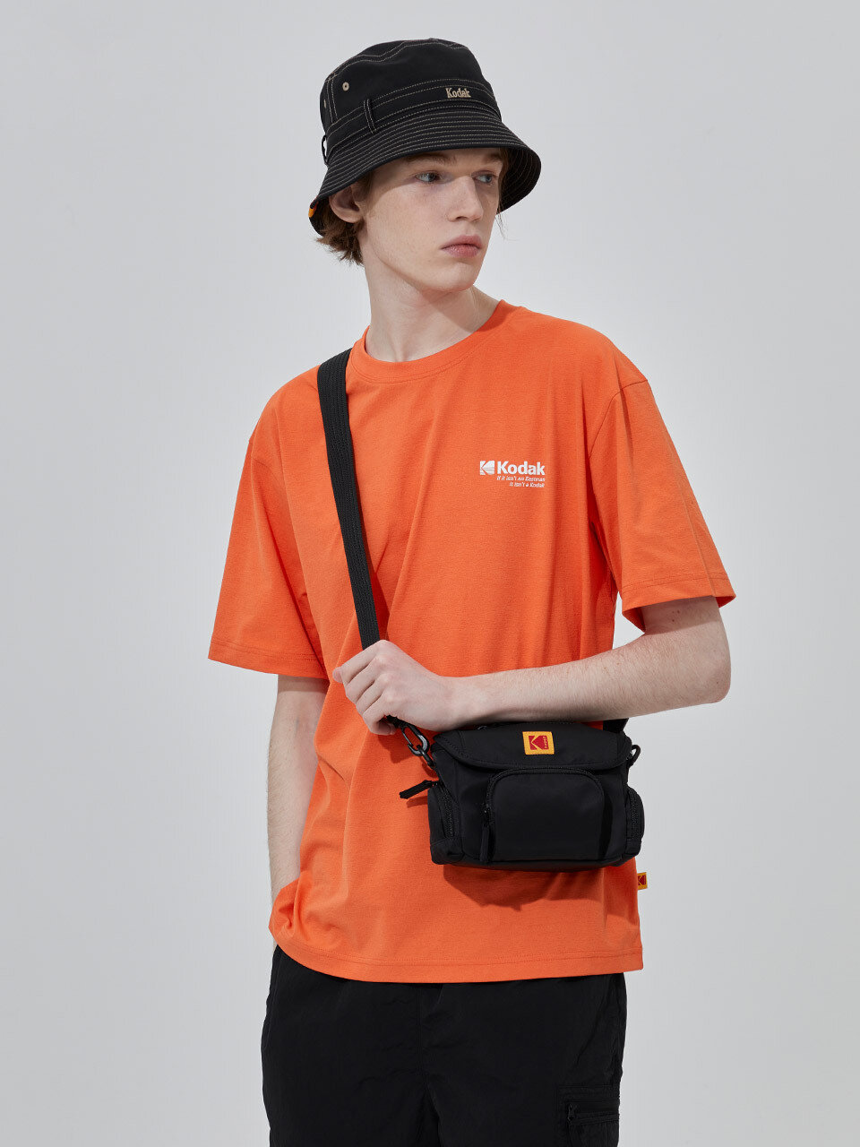 コダックアパレルエアクロームソロナセミオーバーフィットショートスリーブ T シャツ CORAL