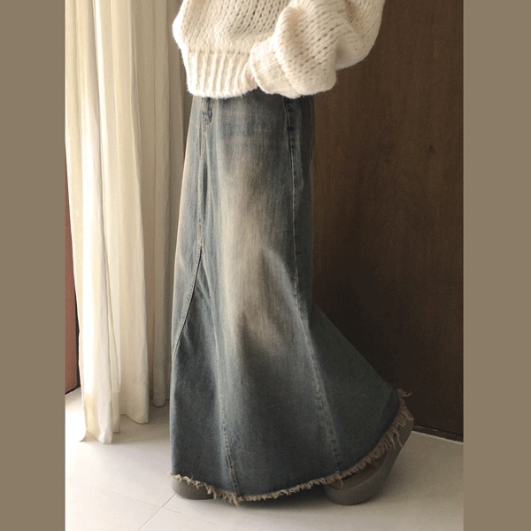 [色味最高/フィット保障] ビンテージなムードでコーディネートのポイントになるハイウエストビンテージキャットブラシサンドウォッシングカットアウトフリンジデニムロングスカート(2color)