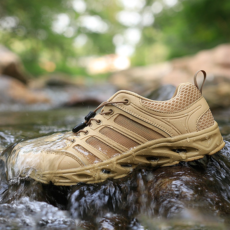 戦術靴戸外追跡靴男春夏通気登山靴軍ファン徒歩超軽量滑り止め渉水靴　メンズ