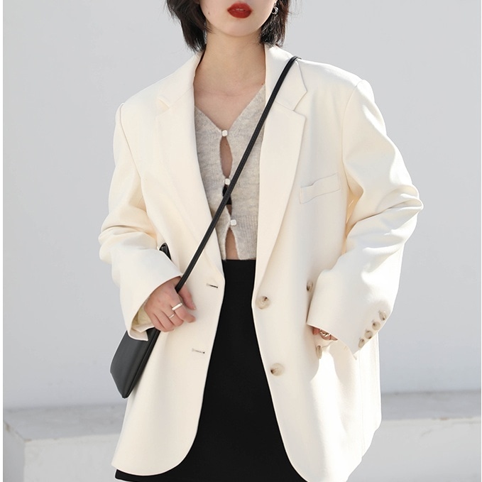 アウター ジャケット テーラードジャケット ミディアム丈 長袖 襟付き 前開き ダブルボタン ポケット かわいい 大人可愛い きれいめ シンプル 上品 おしゃれ かっこいい カジュアル こなれ感