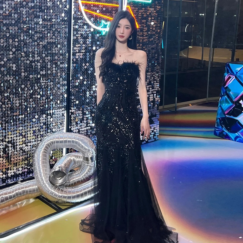 成人式イブニングドレス軽い高級ニッチハイエンド2025年新司会芸術試験卒業式宴会黒の羽根スパンコール