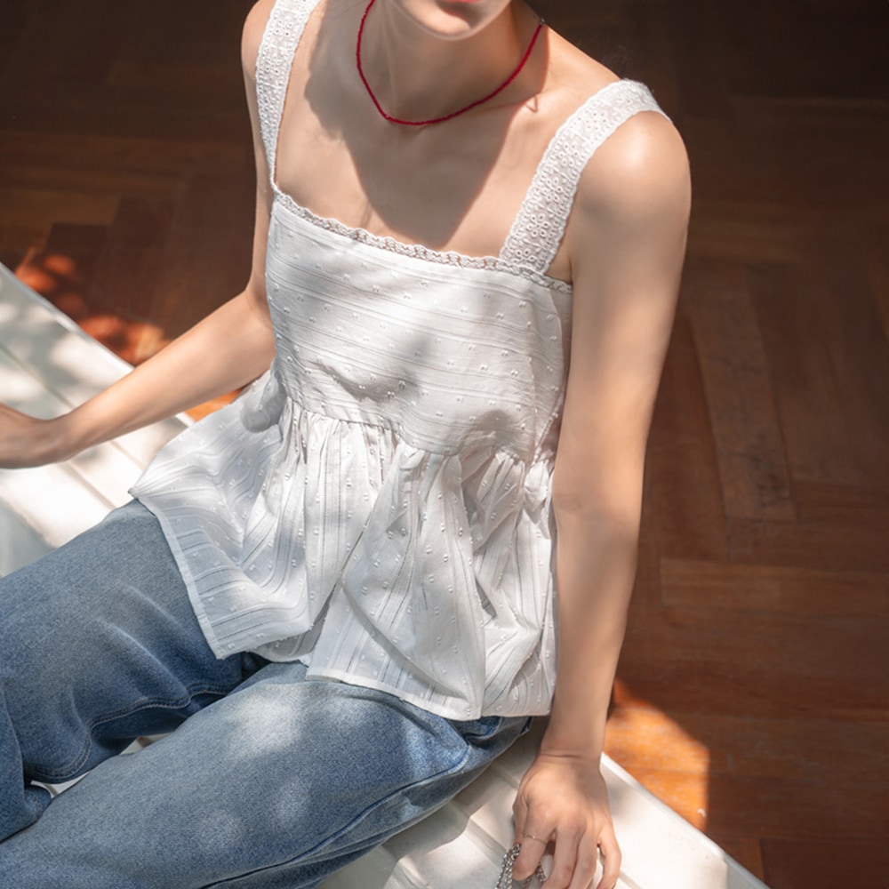 ロアチンレースシャーリングスリーブレスブラウス