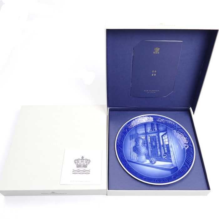 Royal Copenhagen ロイヤルコペンハーゲン イヤープレート 2025 ジュリアンマリー皇太后の胸像 皿 1901125(1074923) クリスマスプレート 未使用 買取品