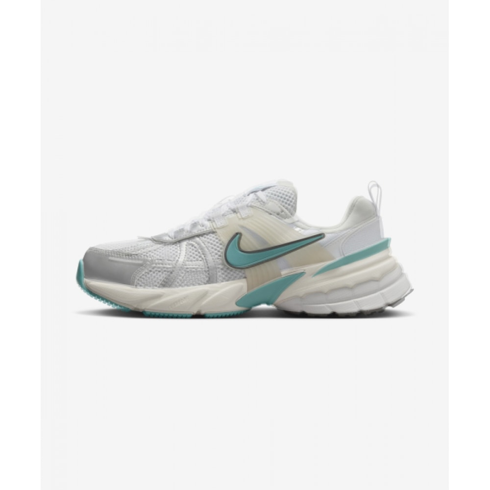 ナイキ V2K ラン W-ホワイト:ココナッツミルク:サミットホワイト:ダスティサボテン/FD0736-105