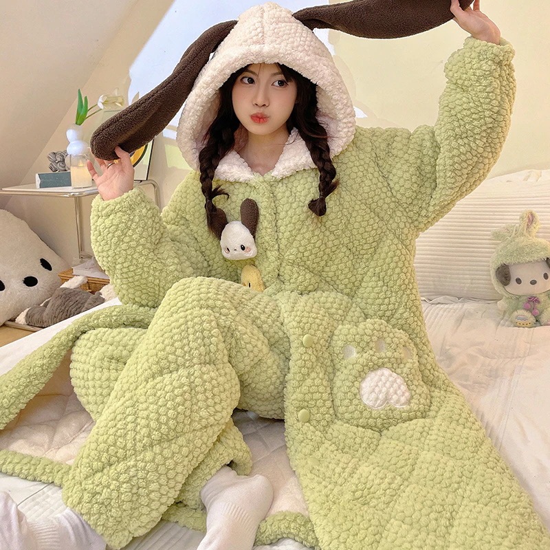 パジャマの女性は秋冬にベルベットのベルベットを厚くして綿の上着を挟んで冬の寝衣の長い家庭服の女性を温める