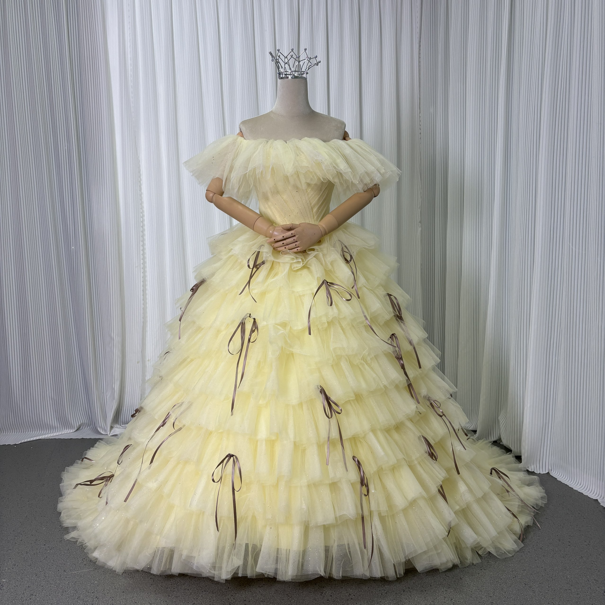 カラードレス パステルイエロー オフショルダー 柔らかく重ねたチュールスカート リボン キラキラチュール 前撮り